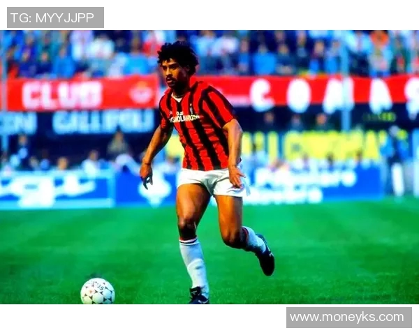 哪个足球明星在成长过程中变得最帅气吸引眼球的魅力与风采分析