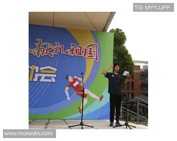 正脸照展现足球明星男孩的青春风采与运动激情